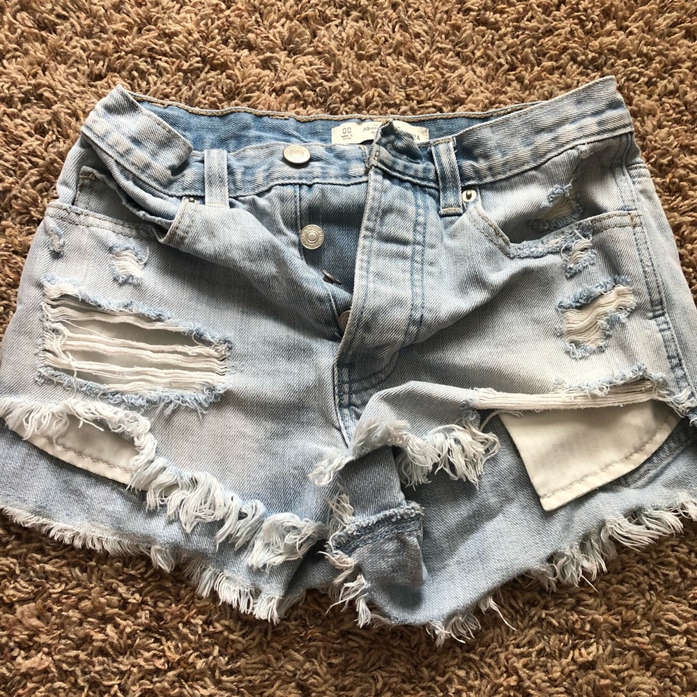 Abercrombie Light Wash Distressed Denim Shorts 00